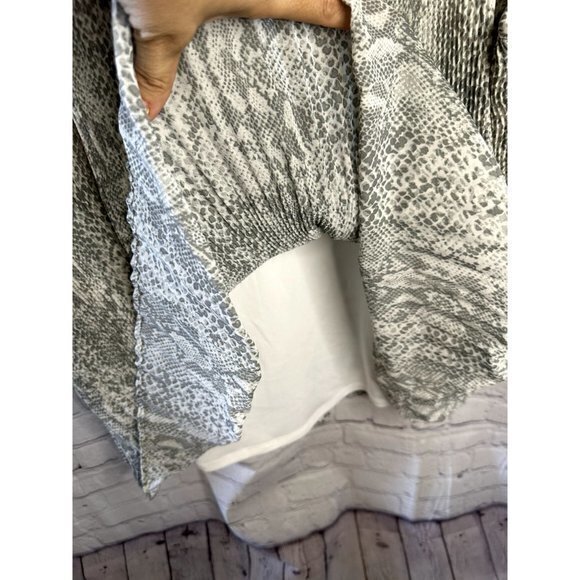 TIME & TRU LADIES GRAY AND‎ WHITE ANIMAL PRINT SLEEVELESS TOP  SZ (XXL)   EUC - Picture 4 of 4